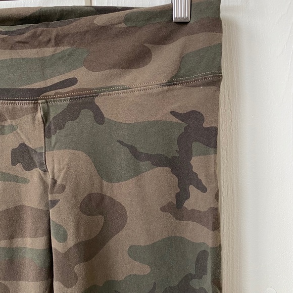 TNA camo leggings - Picture 2 of 5